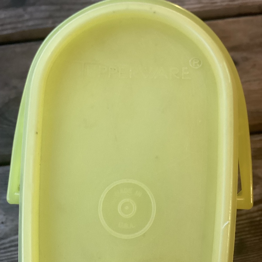 Tupperware Vintage Beverage Buddy Pitcher in yellow - 2 quart capacity - Picture 6 of 6